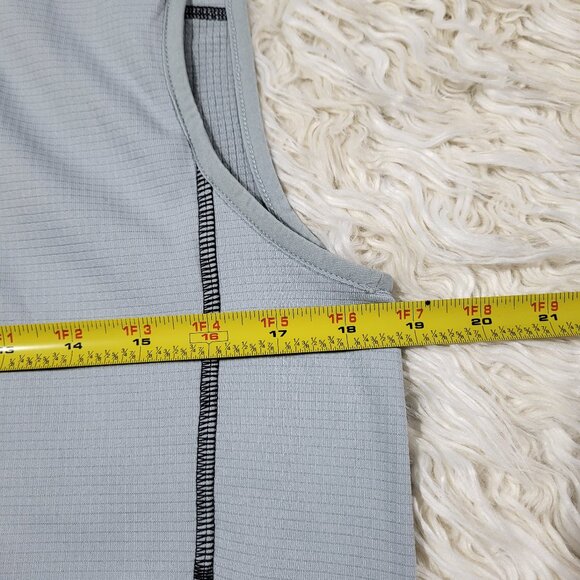 Vineyard Vines Gray Lightweight Vest - Size - Picture 8 of 13